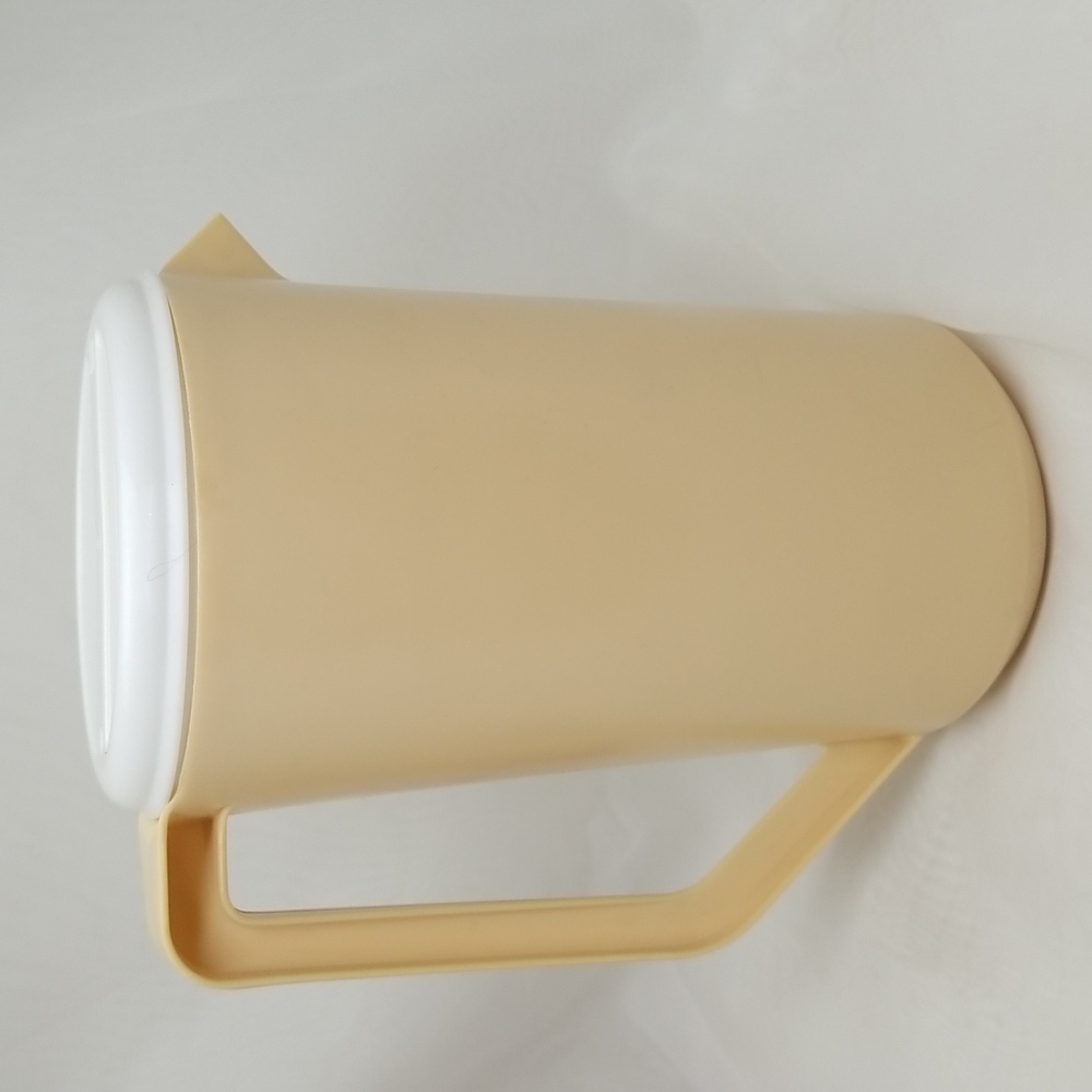 Vintage Rubbermaid Plastic Pitcher - Picture 10 of 14